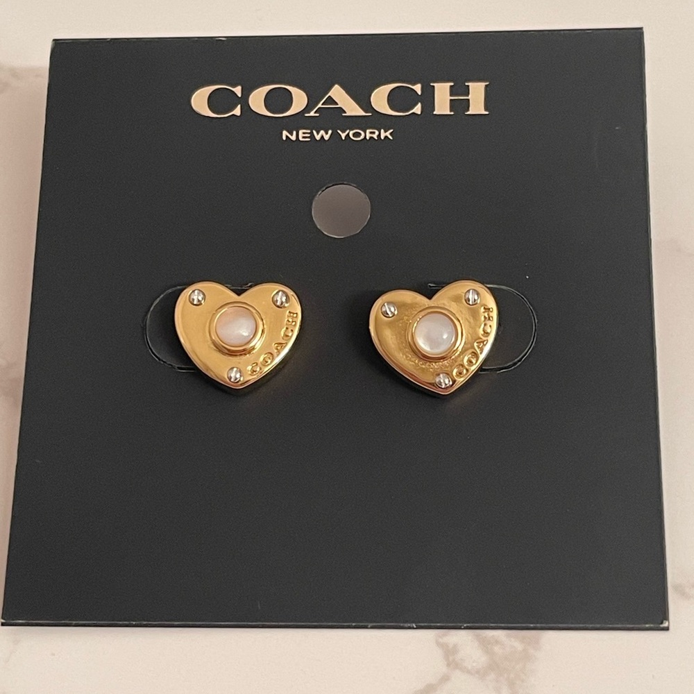 🆕 COACH Pearl Heart Padlock Stud Earrings